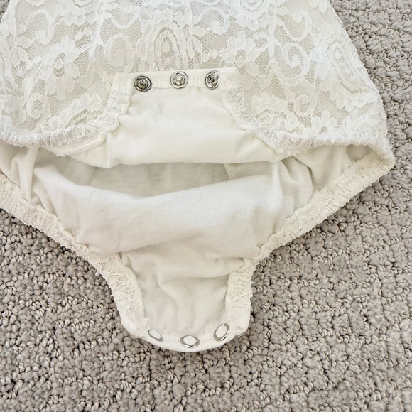 Bailey’s Blossoms Drake Halter Romper White Lace Baby Size 3-6 Months NWT - Picture 7 of 8